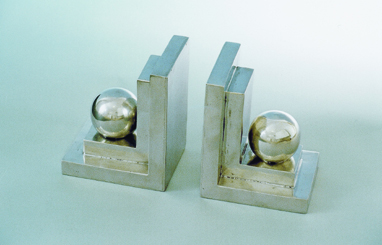 Bookend with ball