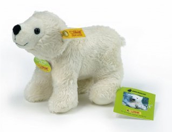 Knut standing polar bear