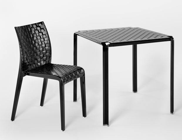 Ami Ami table